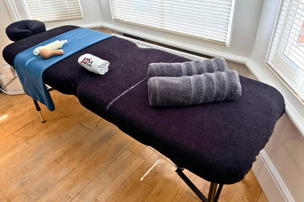 Sports-informed massage adapted in real time to what your body needs — from focused therapeutic work to full-body relaxation.